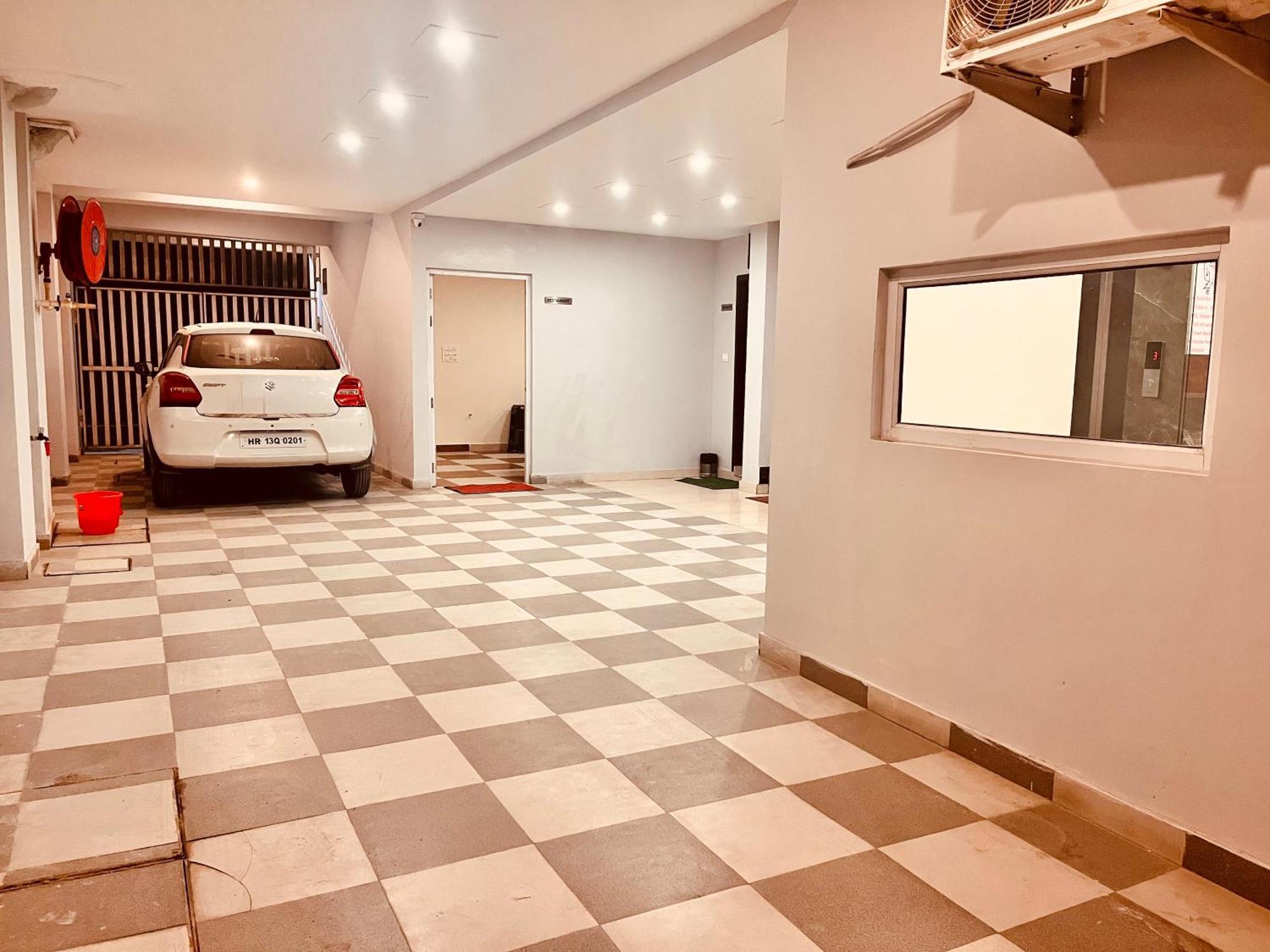 Hotel Sampat Royal Cafe Delhi  Exterior foto